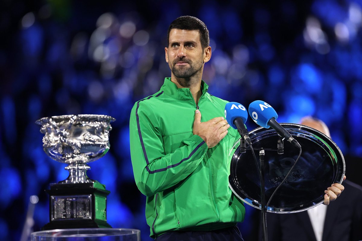 Quiero dedicarle algo a Novak.

En este torneo, ha callado muchas bocas. 2025 puede que no fuese su mejor año en cuanto a títulos y logros, pero fue el ÚNICO que cuestionó el reinado de Alcaraz y Sinner.

Mientras otros jóvenes van por el circuito sin fe, sin convicción, sin