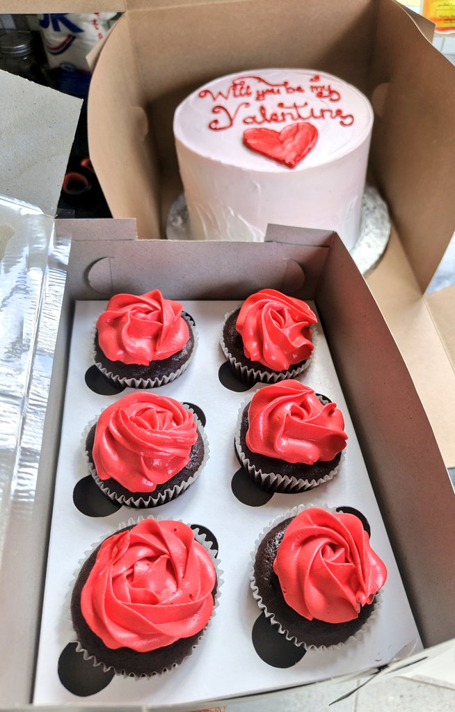 house_amato's tweet photo. February = Valentine's Day orders😋🌹 https://t.co/xq1p7cx95t