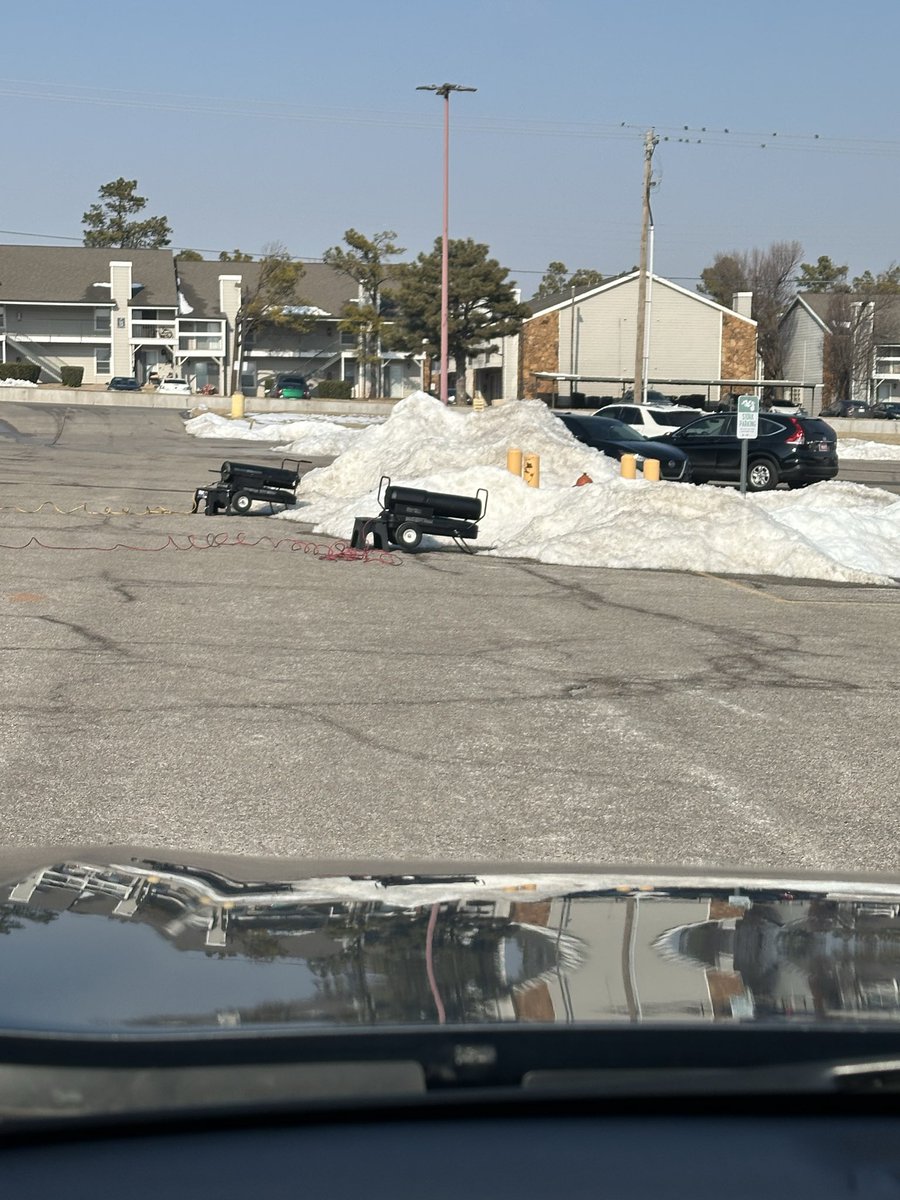 dirtyworkboots's tweet photo. @ComicDaveSmith @dbongino Unrelated. But this is how you get rid of the snow in front of your shed. https://t.co/FonKGBkJGH
