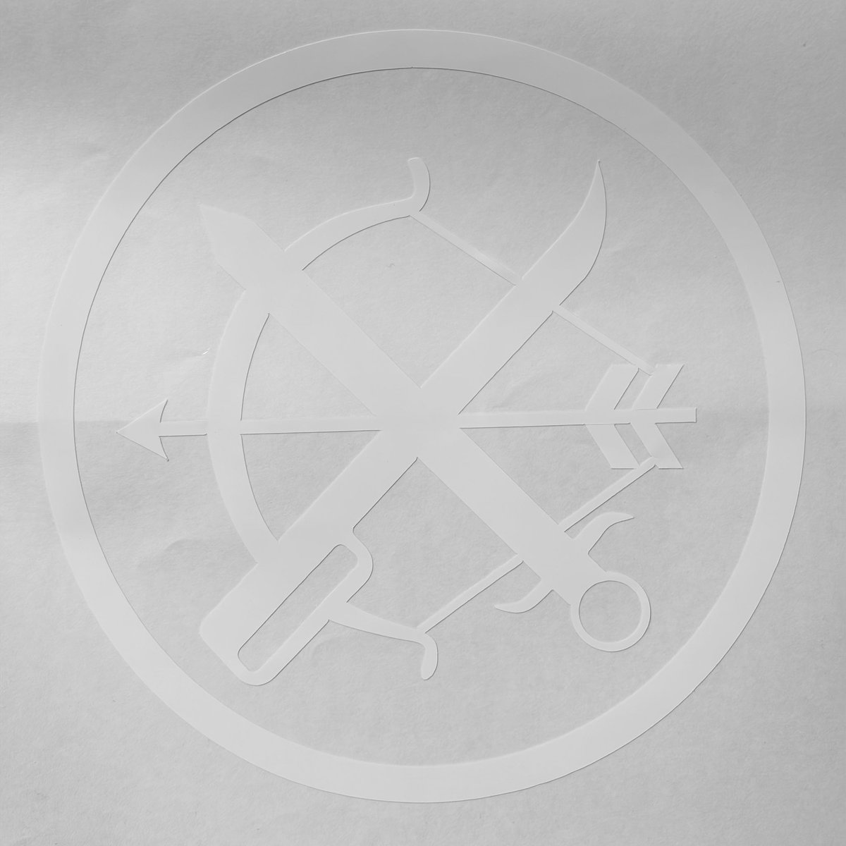 なんとか設置してテストカットまで完了してボチボチといった感じ。
オマケで新ホルダーとファインカット8からの9登録も無事完了して買い物としてはかなり上々。

ピンチローラーが加水分解？して崩壊してたのは閉口だけど交換すれば良いだけだし。
これでやる予定のない600幅も対応可能になる。