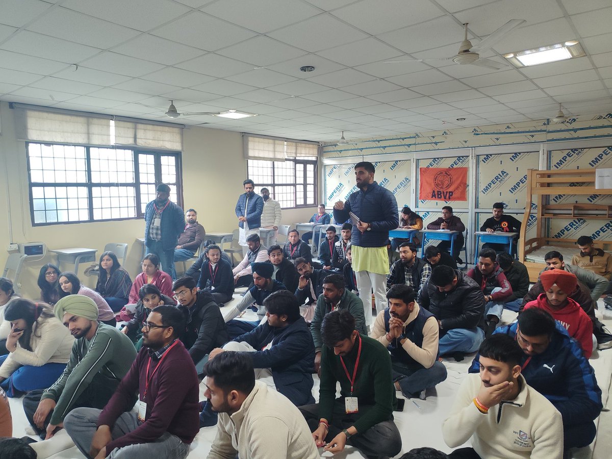 ਏਬੀਵੀਪੀ ਪੰਜਾਬ ਦੀ ਦੋ ਦਿਨਾਂ ਸੂਬਾ ਕਾਰਜਕਾਰੀ ਬੈਠਕ ਮੋਹਾਲੀ ਵਿੱਚ ਰਾਸ਼ਟਰੀ ਸਕੱਤਰ  ਸ਼੍ਰੀ ਆਦਿਤਿਆ ਤਕਿਆਰ, ਉੱਤਰ ਖੇਤਰ ਸੰਗਠਨ ਮੰਤਰੀ ਸ਼੍ਰੀ ਗੌਰਵ ਅਤਰੀ, ਸੂਬਾ ਪ੍ਰਧਾਨ ਡਾ. ਪ੍ਰਸ਼ਾਂਤ ਗੌਤਮ, ਸੂਬਾ ਸੰਗਠਨ ਮੰਤਰੀ ਸ਼੍ਰੀ ਸਮਸ਼ੇਰ ਸਿੰਘ ਚੌਹਾਨ ਅਤੇ ਸੂਬਾ ਸਕੱਤਰ ਸ਼੍ਰੀ ਜਸਕਰਨ ਸਿੰਘ ਭੁੱਲਰ ਦੀ ਵਿਸ਼ੇਸ਼ ਹਾਜ਼ਰੀ ਵਿੱਚ ਸਫਲਤਾਪੂਰਵਕ ਸੰਪੰਨ