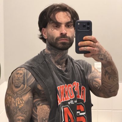 Julius Scissor tweet media