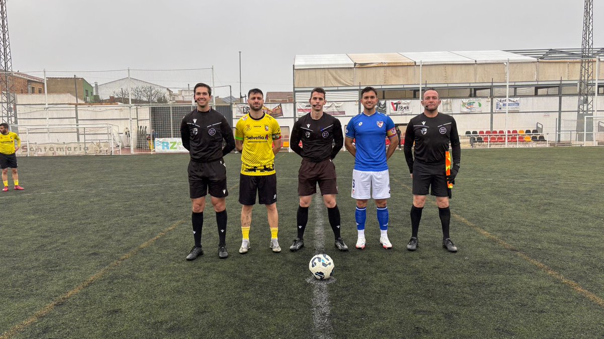 Llegamos al descanso 

BEGÍJAR CF 1-1 Linares Deportivo B

💛🖤