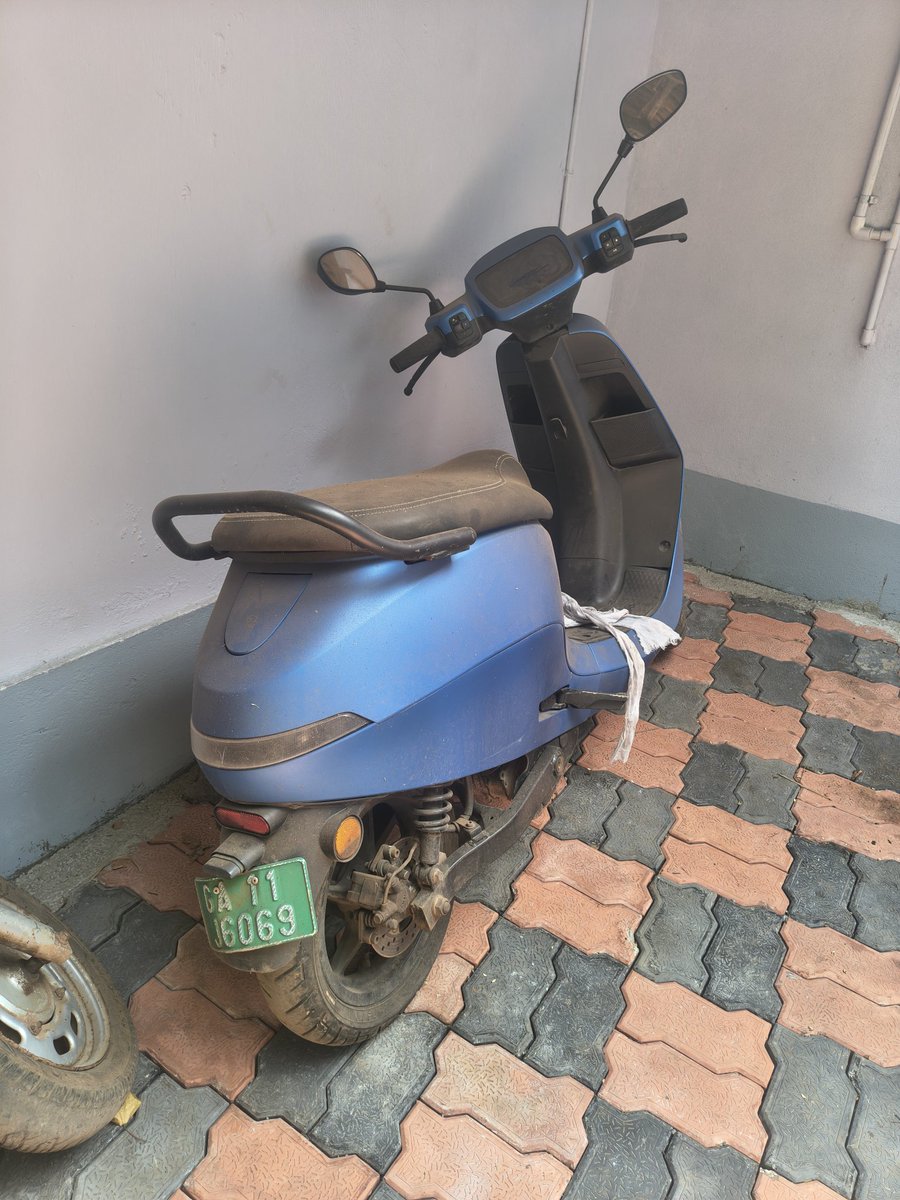 DeepS78461903's tweet photo. @bhash This is the hyper service that you are saying ?? And I have uploaded images of only 2 SC from goa sakhlim and verna SC . The bikes are piling up more and more my bike is still at home rotting, they are not even opening a job card for that @bhash @OlaElectric, all false hopes. https://t.co/gZI98DykiG