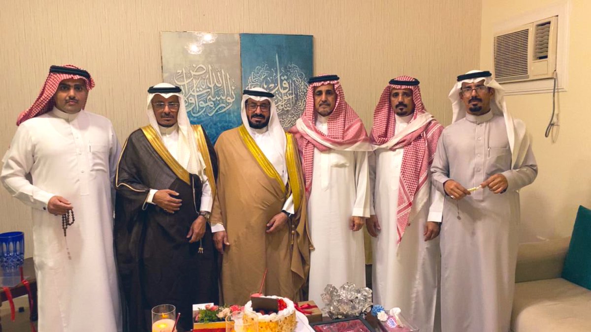 اشكر مضيفينا البارحة ابناء المرحوم ضاوي بادي الهذلي المطيري عبد الله ، بادي ، عيد ، سلطان ، وماجد في جدة على كرم الضيافه وحفاوة الإستقبل وطيب المعشر، والشكر موصول لاخيهم خالد من الرياض ، متمنياً لهم التوفيق والسداد