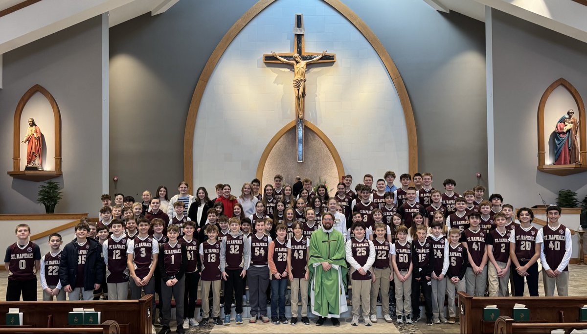 CYOSportsDOC's tweet photo. St. Raphael athletes celebrate their team mass together with Fr. Ryan today! ✝️ https://t.co/M5xZPE54r8
