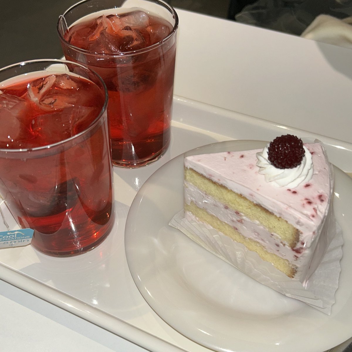 arkbynn's tweet photo. 케이크가너무좋은걸어떡해!! 🫥🍰 https://t.co/x4o2byFRxq