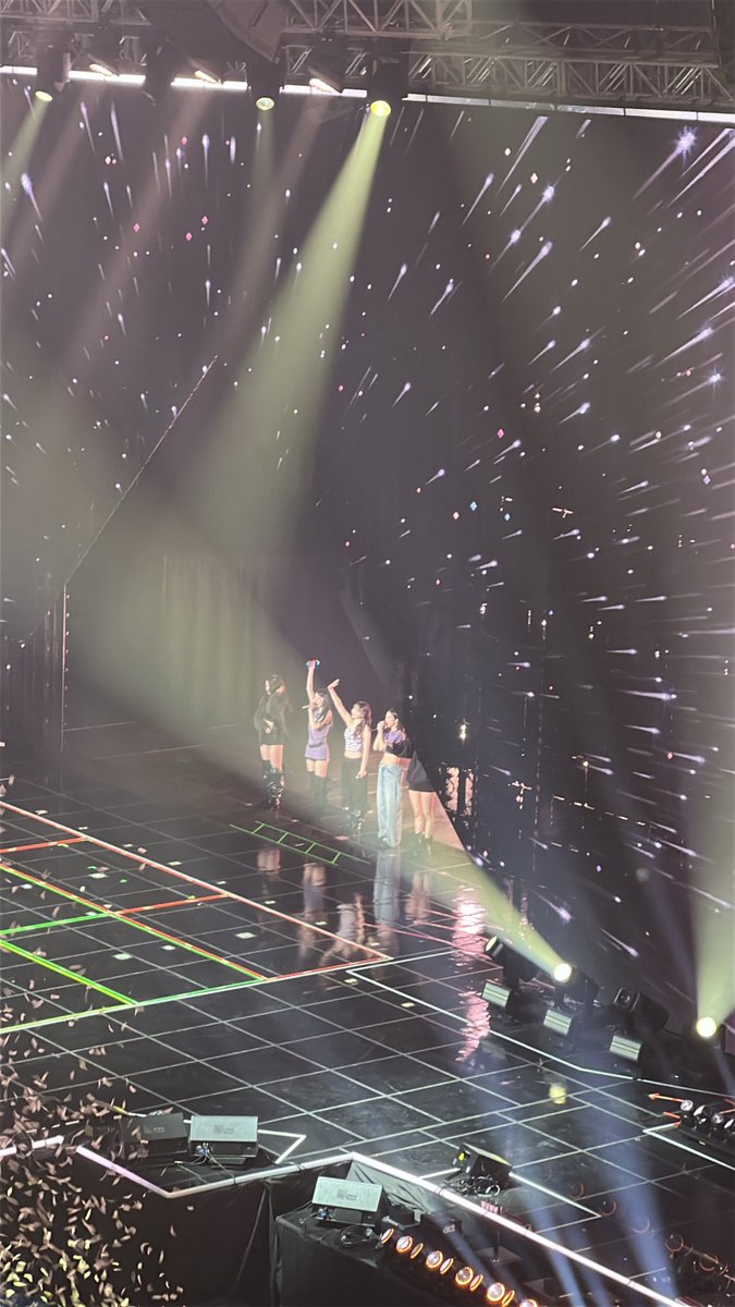 Hdraemonn's tweet photo. 4月から止まることなく走り続けたEASYCRAZYHOTが無事終了できて本当に良かったです。メンバーのみんなもピオナの皆さんも本当にお疲れ様でした。少しの間ゆっくり休んで、また会える日を楽しみにしています！
 #LE_SSERAFIM  #르세라핌  #EASY_CRAZY_HOT_ENCORE https://t.co/W6RVWix0qv