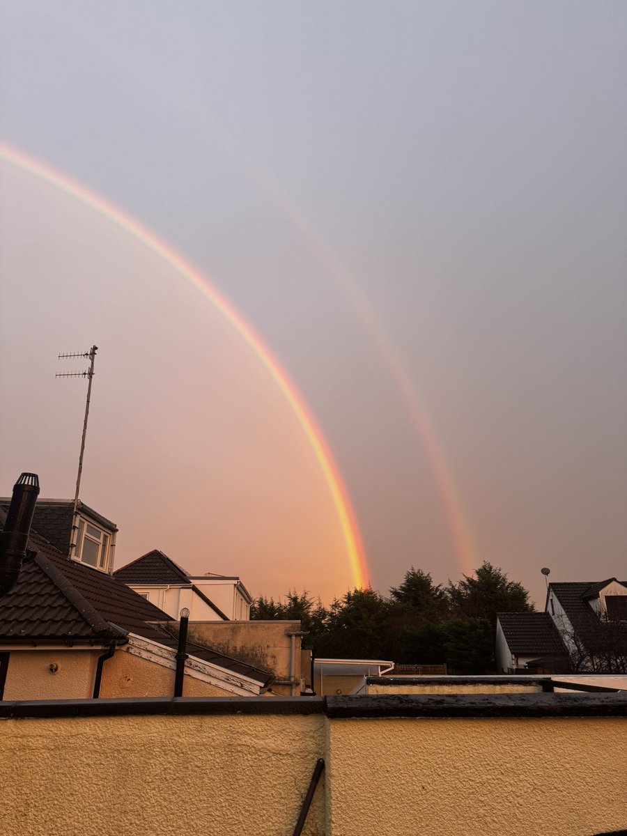 keeIeigh's tweet photo. @itvwestcountry double rainbow in bristol https://t.co/kBw7cpCX4f