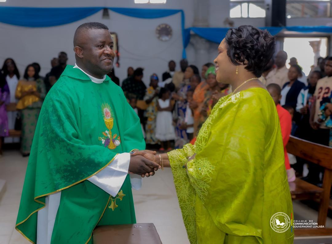 Jonathabokolo's tweet photo. FIFI MASUKA SAÏNI PREND PART À LA MESSE DU 4ᵉ DIMANCHE DU TEMPS ORDINAIRE DE L'EGLISE CATHOLIQUE ROMAINE
________________________________
La Gouverneure de la province du Lualaba, Marie-Thérèse Masuka Saïni, a pris part, dimanche 1er février 2026, à la première messe dominical https://t.co/evpv1BmCUC