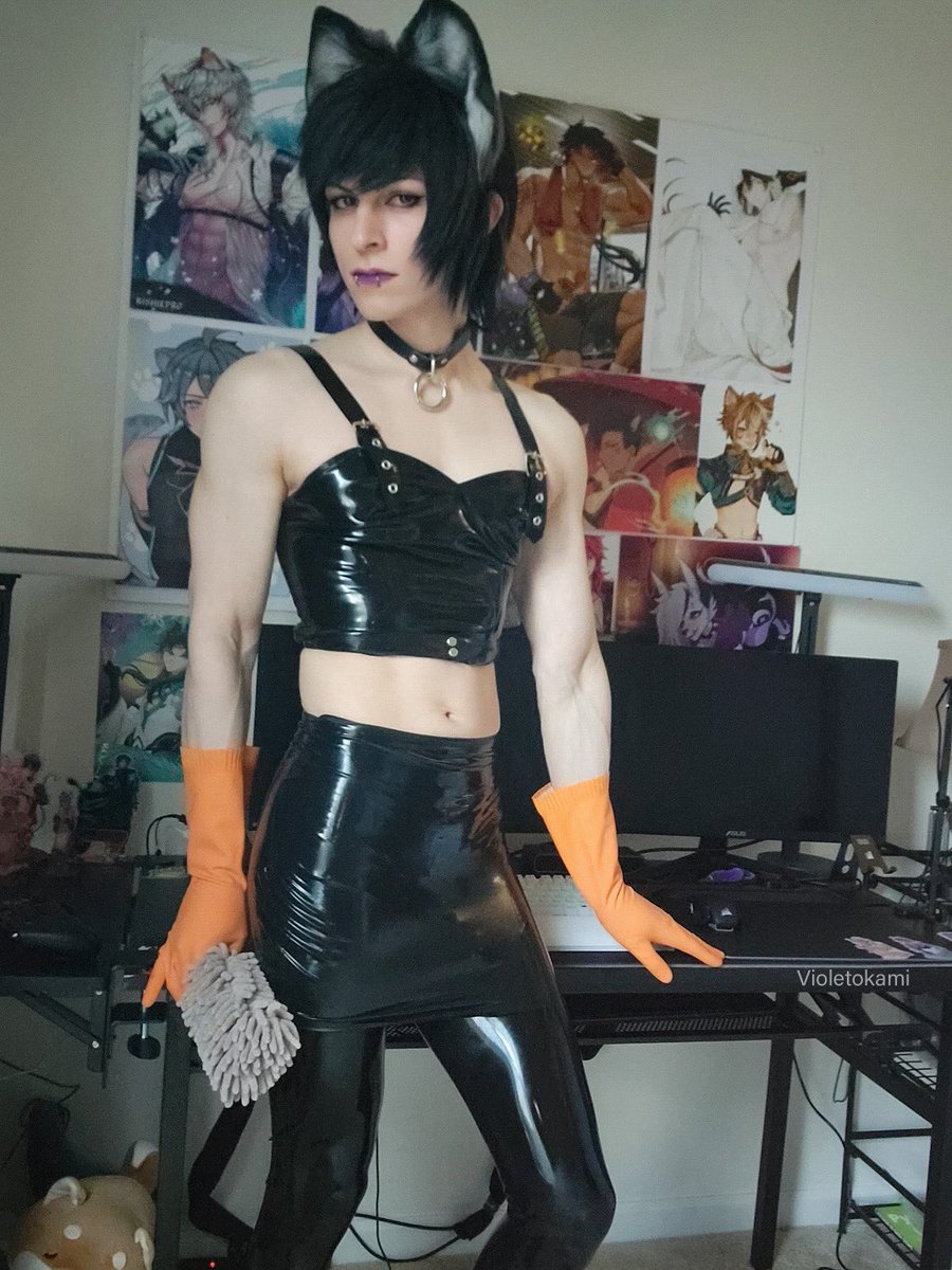 Emo boys kissing ❌

Emo boys cleaning ✅