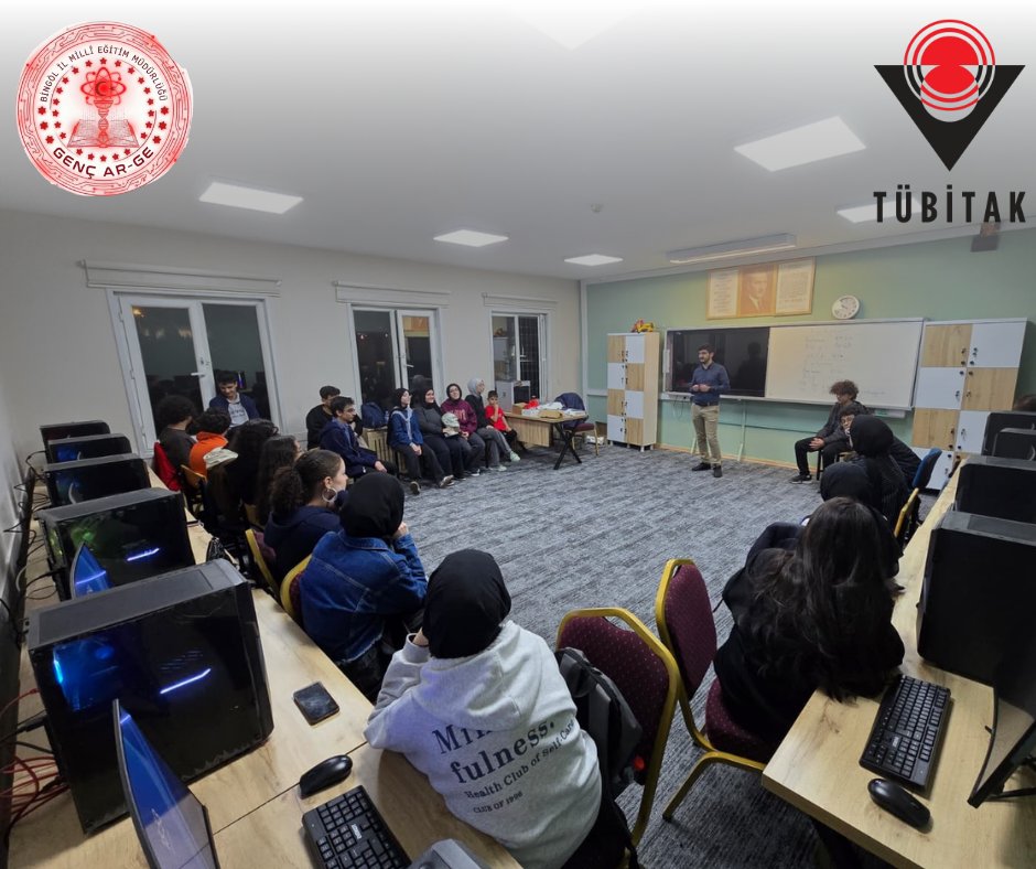 aburesta's tweet photo. "Akademik başarı tesadüfi bir sonuç değil; sürdürülebilir bir kültür inşasıdır. Bingöl’deki vizyonumuz, yılın bir günü olan takvimsel döngülerden bağımsız, yılın tamamına yayılan nitelikli bir üretim disiplinine dayanmaktadır.

Son 3 yıllık periyotta, 150 öğrencimizle yürütülen saha çalışmaları ve kurgusunu bizzat yapılandırdığım 101 proje, ilimizde somut bir 'bilimsel ekosistem' oluşturmuştur. Geçen yıl elde edilen 13 ulusal derecenin sağladığı standart, bu yıl da korunmuştur.

2026 döneminde bölge genelinde yapılan 2.190 başvuru arasından, bilimsel kriterlerle elenerek finale kalan 100 proje içerisinde; bizzat danışmanlığını yürüttüğüm 10 proje yer almaktadır. Bu denli yüksek bir eleme oranına rağmen, mentörlük desteği sunduğumuz diğer çalışmalarla birlikte Bingöl’ün bölge başarısındaki %70’lik payımız  (14 proje ), uyguladığımız modelin doğruluğunu kanıtlayan en somut veridir."

Bu süreçte Yapay Zeka; yalnızca teknik bir araç olarak değil, Tarih ve Edebiyat gibi sosyal bilimlerin analiz gücünü artıran multidisiplinler  bir araştırma yöntemi olarak konumlandırılmıştır. Öğrencilerimle insansı robottan drona robot köpekten alçak irtifa uyduya kadar çalışmalar yapmış ve aynı zamanda 
teknolojiyi sosyal bağlamla bütünleştiren bu hibrit modelle geleceğin yetkinliklerini kazanmaktadır.

Hedefimsahada kanıtlanmış bu üretim modelini akademik bir disipline kavuşturmak ve sivil toplum paydaşlarıyla şehrin geneline yaymaktır.

Sürecin asıl öznesi olan ve bu disipline ortak olan tüm öğrencilerimi kutluyorum.

Bilimsel üretimde süreklilik esastır. 🇹🇷✍️

#Tubitak #YapayZeka #Bingöl #Bilim #Eğitim #Metodoloji"