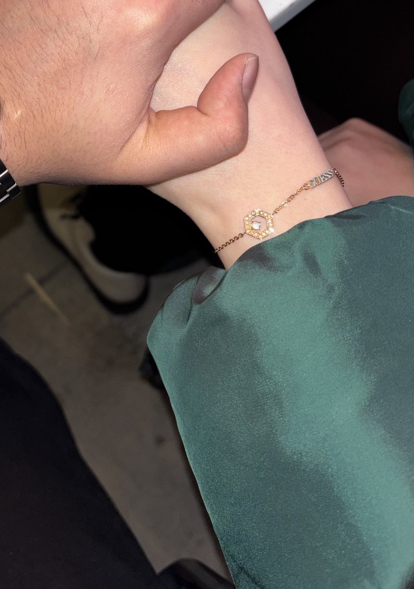 Hanımı da es geçmedik tabii ki <a href="/sevvaalv/">Şeva</a>