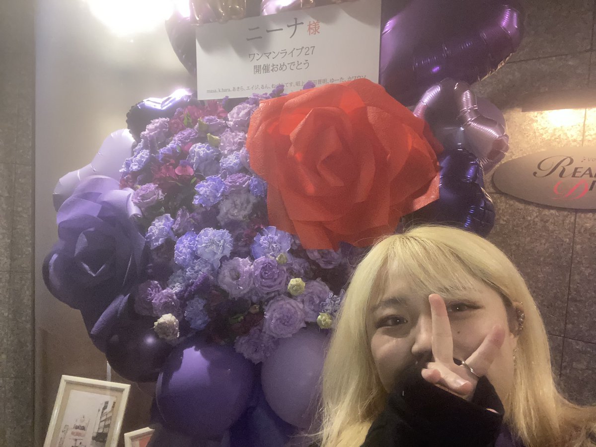 nachippoo's tweet photo. ニーナ Last One Man Live ｢27｣
at Roppongi REAL DIVA'S

ニーナとしての最後の夜でした
ありがとうございました

いつも素敵なお花が飾られててとても温かい気持ちになります、ありがとう https://t.co/5pxeWNmv77