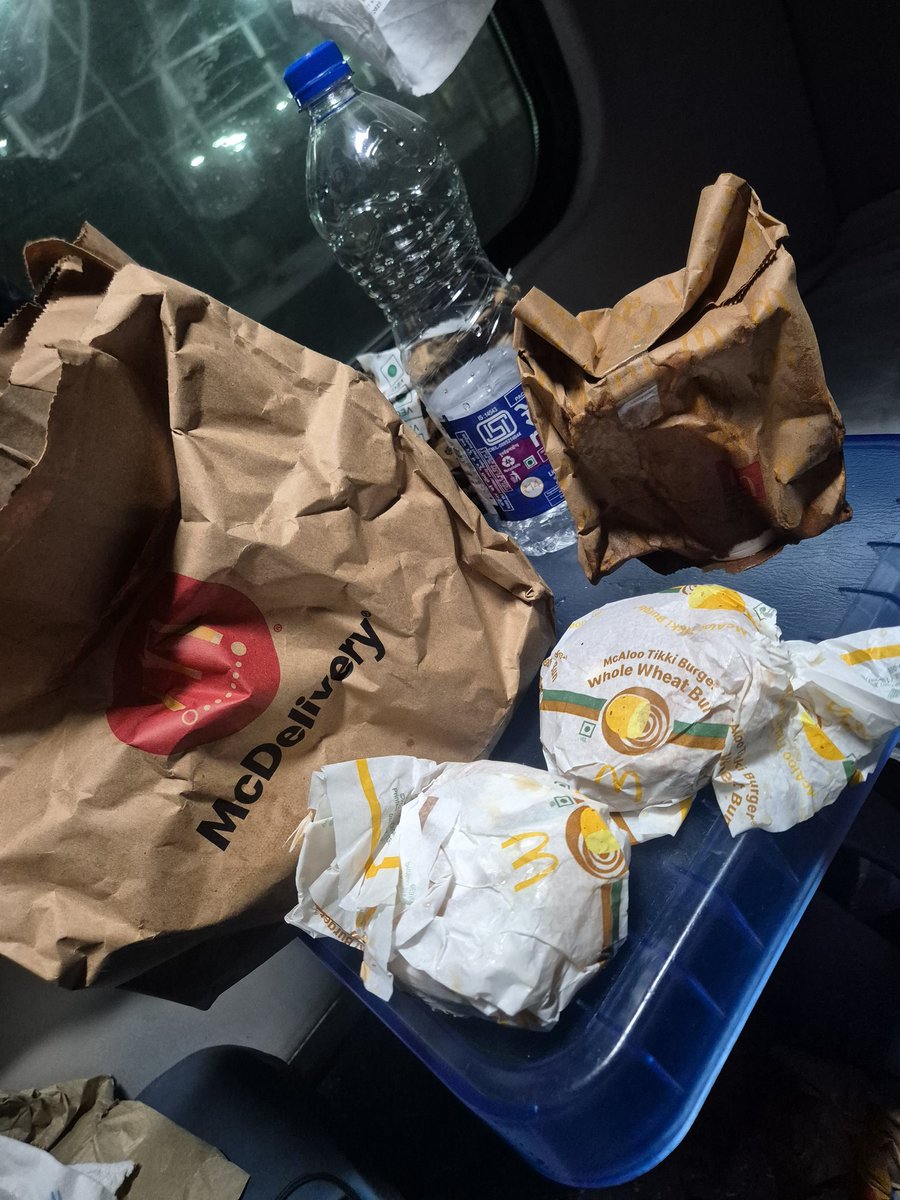 iamdpkdada's tweet photo. Bullshit Zomato If You Don't serve us better plz restrict your delivery in trains, full spillage in this order i have threw this garbage in garbage box Item are filled with coke @zomato @zomatocare @PMOIndia @jagograhakjago @fssaiindia Plz took serious Due to health reason https://t.co/w18Hgp1oY5