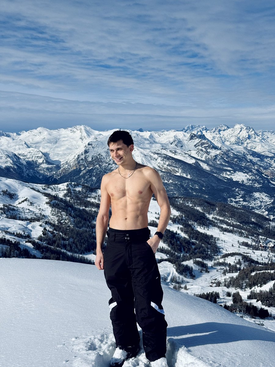 𝘾𝗵𝗮𝗿𝗹𝗲𝘀 tweet media