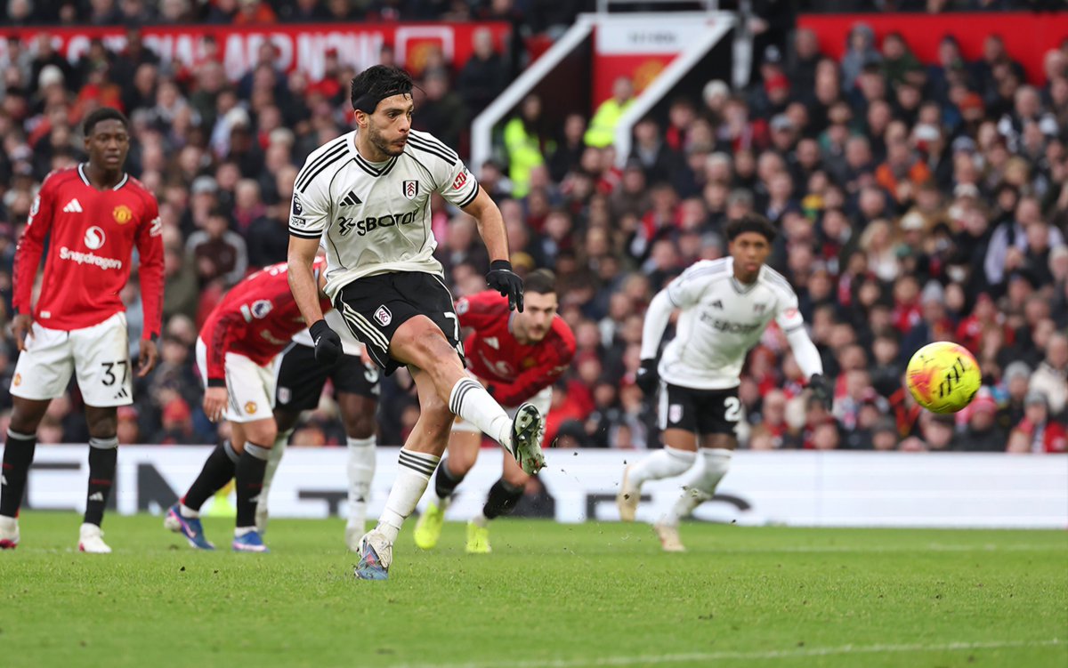 Anota al Man U 🇲🇽 ⚽ 🏴󠁧󠁢󠁥󠁮󠁧󠁿

Raúl Jiménez marcó de penal con el Fulham, que perdió 3-2 ante el Manchester United, en la Premier League.

El delantero mexicano alcanzó 200 goles en su carrera.