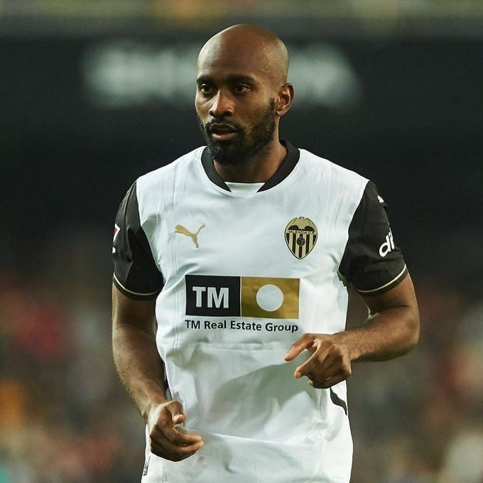 Rápido, fuerte, defensor y siempre bien colocado.

Todo eso le falta a Dimitri Foulquier.