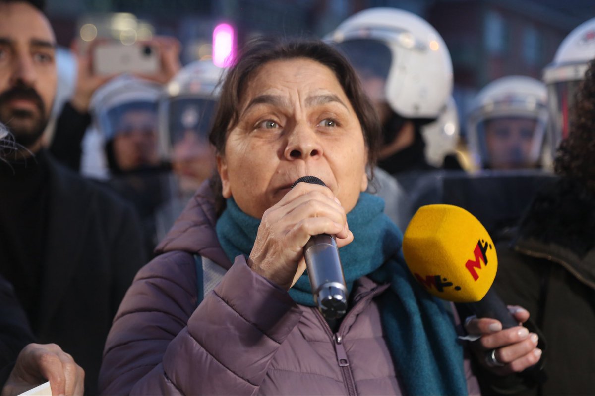 DEMankara's tweet photo. Rojava yürüyüşüne polisin saldırısıve bütün baskılara rağmen sokaklardayız
1Şubat Dünya Rojava ile Dayanışma Günü’nde bir kez daha söylüyoruz:Kadın devrimiyle halkların ortak mücadelesyle kurulan Rojava yalnız değildir
#BijiberxwedanaRojava 
#WorldRojavaDay 
@OHulaku @ozgulsakii https://t.co/OiXWTA25KW