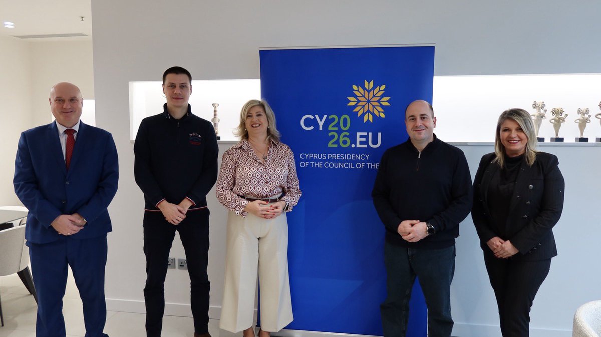 Делегација Министарства спољних послова Републике Србије на путу ка Израелу, где ће учествовати на “EducAItion 2026” - конференцији посвећеној примени вештачке интелигенције у образовању, искористила је преседање на Кипру да са нашом амбасадорком у овој братској земљи Сузаном