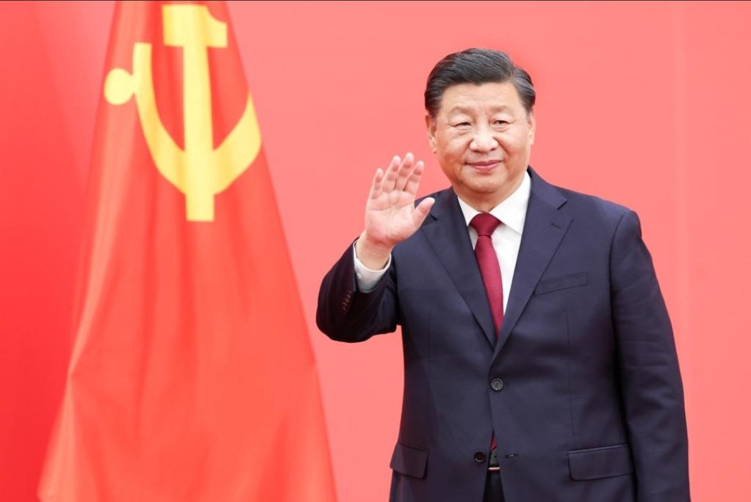 88millones's tweet photo. ÚLTIMA HORA: El presidente chino, Xi Jinping, pidió se utilice el yuan como moneda de reserva global.

La propuesta busca reducir la dependencia del dólar, fortalecer el comercio internacional y aumentar la influencia financiera de China en un contexto de tensiones geopolíticas. https://t.co/UVKs6Ianhl