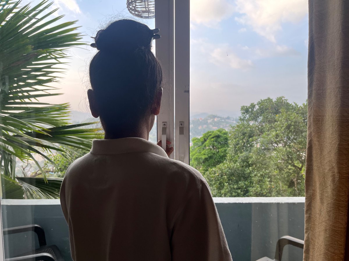 KNayagara's tweet photo. From golden hours to quiet lights, Kandy holds me ⛰️🍃🤍 https://t.co/tLrrkCZX9r