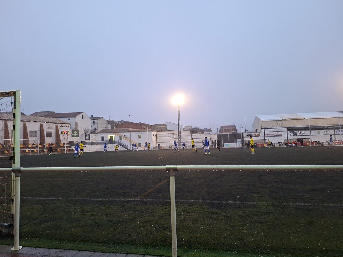 Empezamos segunda parte 

BEGÍJAR CF 1-1 Linares Deportivo B 

💛🖤