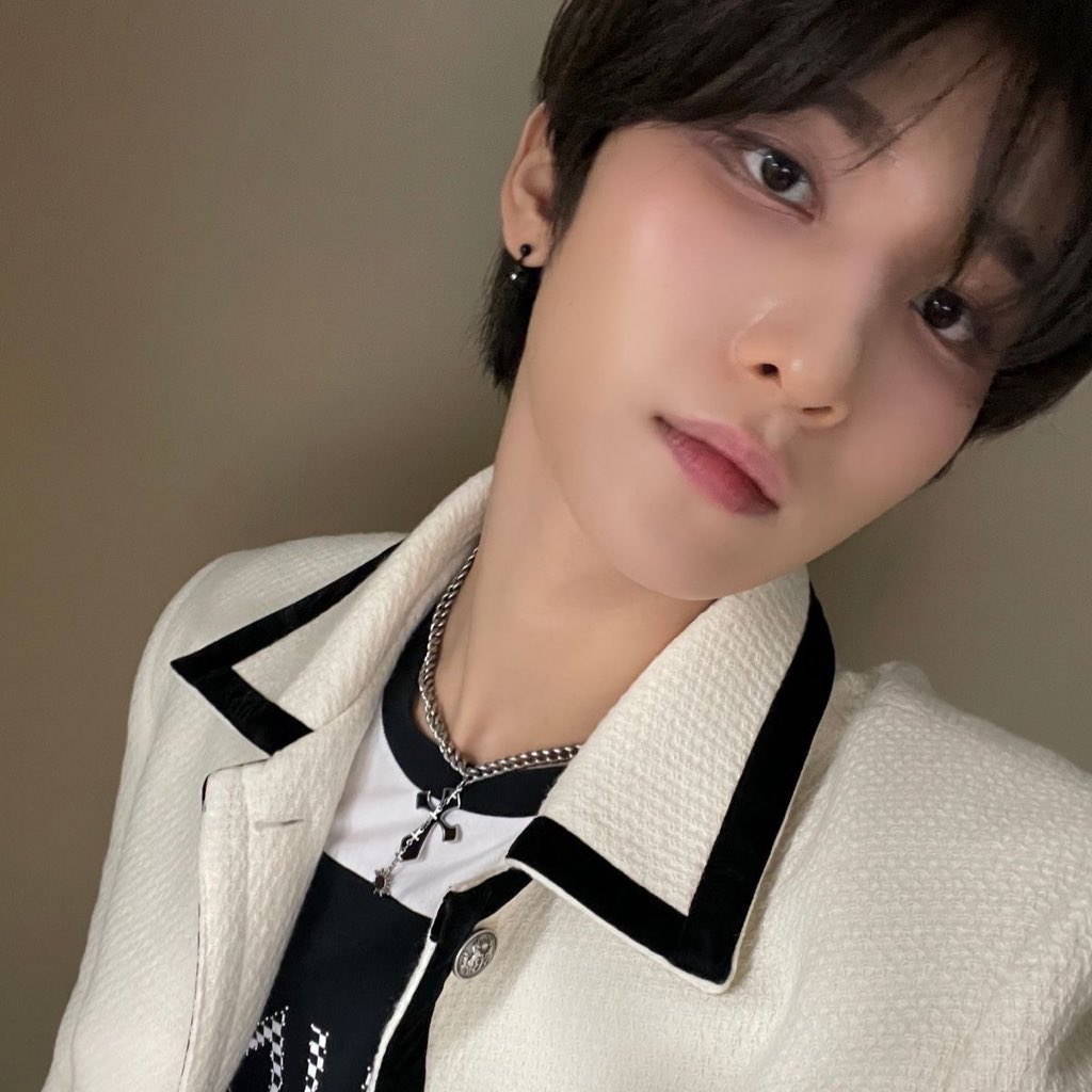 abomaton's tweet photo. just two friends that both love jinhyuk
———————ꨄ︎₊⊹ °˖➴<𝟑——————-
#DAY_ANDSELCADAY #DAY_ANDSD
#Day_and_selcaday
#NOWZ #YEONWOO https://t.co/5GLZv2ndOv