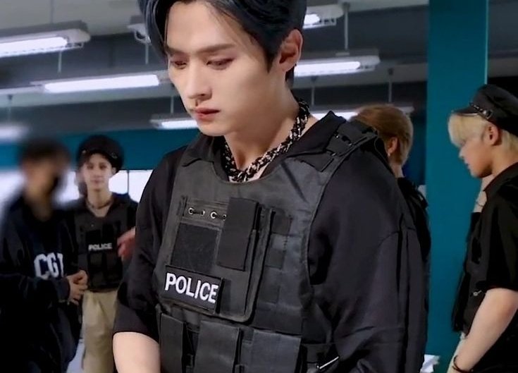 Choibinbin12's tweet photo. #auminsung |#minsung

Jisung lidera nas sombras, intocável e desejado,Minho, detetive obcecado, quer ser o primeiro a capturá-lo,o jogo vira quando Jisung se aproxima, manipula e transforma Minho em troféu. Poder, desejo e perigo, resta saber,Minho vai resistir ou se render? https://t.co/sfNArvf7pi