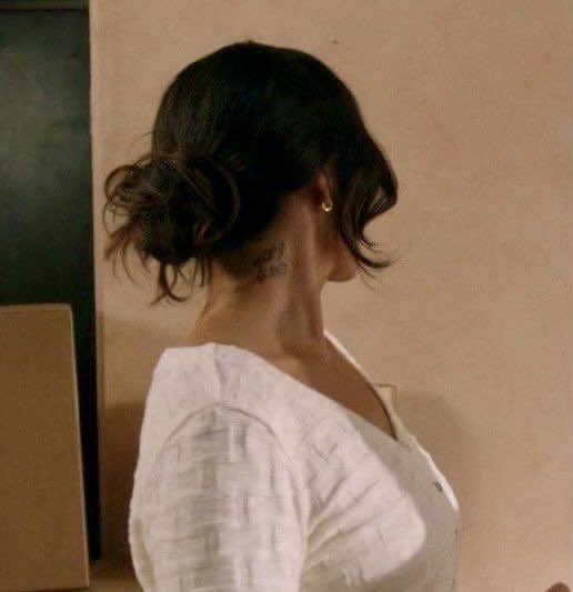 chenfordgr's tweet photo. im a sucker for lucy’s neck tattoo https://t.co/U5XAHsaoXe