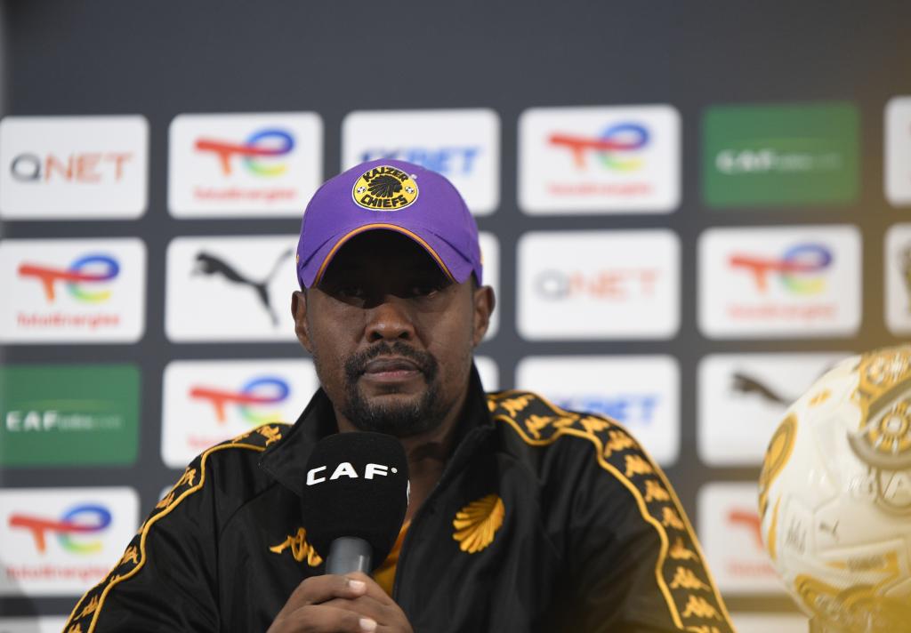 Awryworldwide99's tweet photo. Interpreters are dangerous at coaching look at Jose Mourinho's masterclasses 

#Amakhosi4Life #kaizerchiefs https://t.co/8FUWS2CgsL