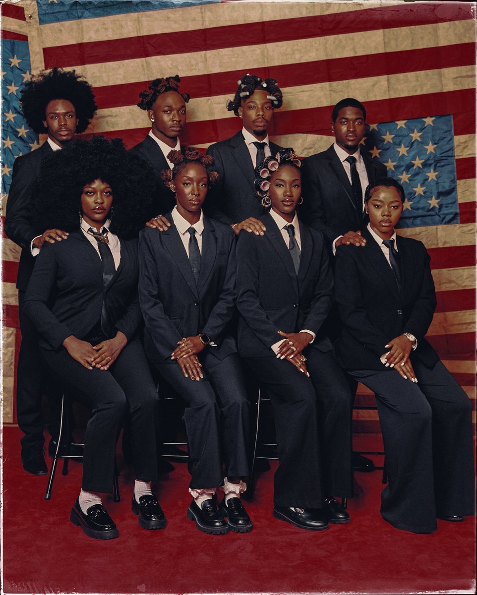 A Man With A Bucket Hat & A Camera tweet media