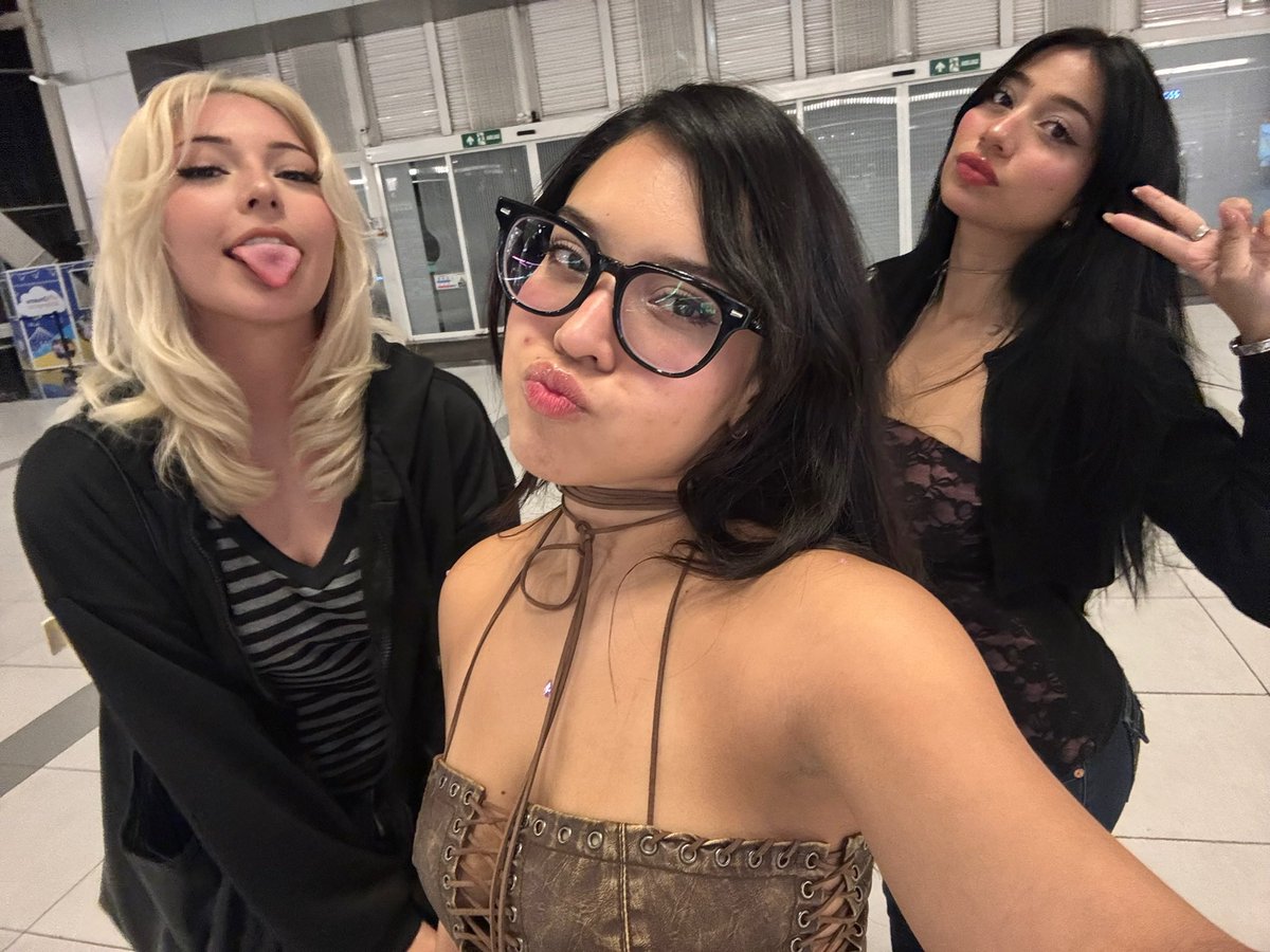 Tina♡ (@tinadoore) on Twitter photo 