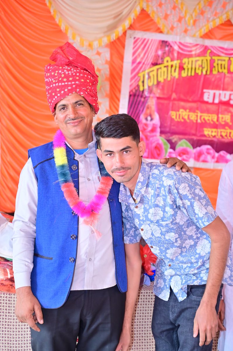 Moolarambmr's tweet photo. गुरुजी के विदाई समारोह में सम्मिलित होने का सौभाग्य प्राप्त हुआ। उनका स्नेह, ज्ञान और आशीर्वाद हमेशा हमारे साथ रहेगा।”#विदाईसमारोह https://t.co/uubrSiO4N3