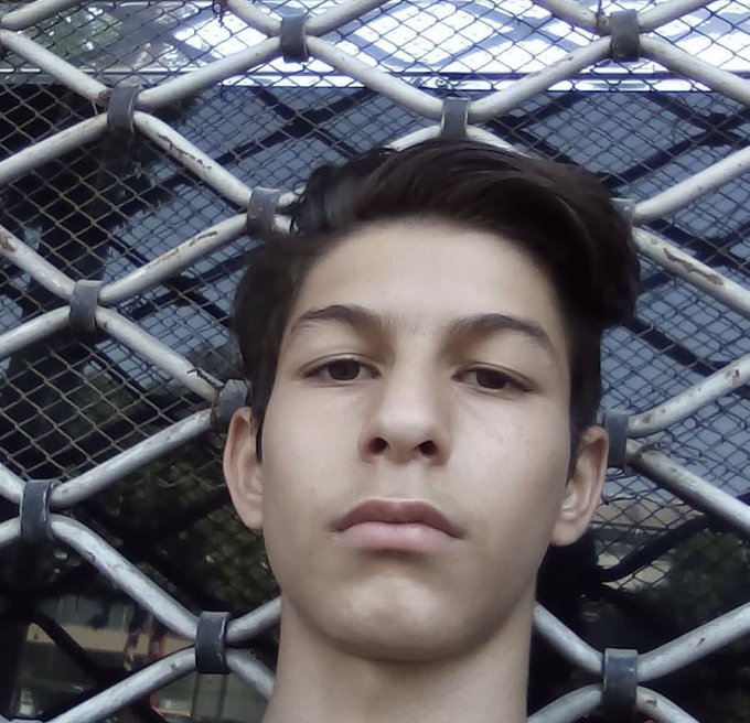 نشر حداکثری
#برهان_سامی_کیا از بچه‌های بی‌سرپرست بهزیستی هست 
که الان باز داشت شده و زیر حکم سنگین هست
برهان 18 سالشه  
اگر ما صداش نباشیم کسی رو نداره صداش باشه
نزارید داغ محمد حسینی رو دوباره برامون تازه کنن.
لطفا نشر حداکثری کنید