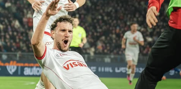 Le #FCThun s'impose à Bâle ! Le leader de #SuperLeague a désormais 13 points d'avance sur le champion. Le FCB de Lichtsteiner est déjà éliminé en #EuropaLeague et très éloigné de la course au titre. Le 1/4 de finale de #CoupeSuisse ce mercredi à St-Gall devient déterminant.