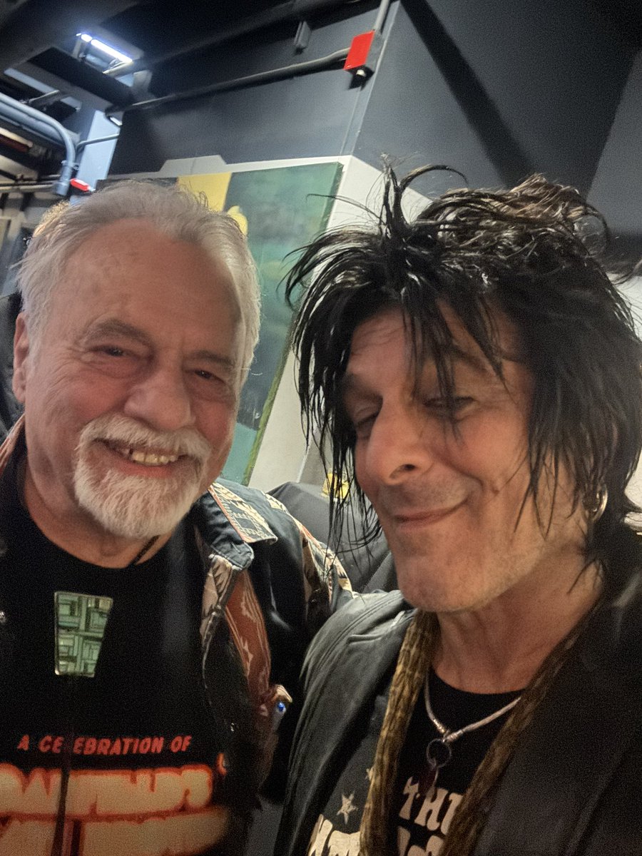 SteveConteNYC's tweet photo. With my friends; 
Mark Rivera (Ringo/Billy Joel) Eddie Bigati (The Rascals), Billy Amendola (drummer extraordinaire) + Bill Murray, Paul Shaffer, Felicia Collins, etc @ #TheCuttingRoom  on Thursday

#SteveConte #eddiebrigati #BillMurray #PaulShaffer #FeliciaCollins #MarkRivera https://t.co/aEHv1ezMdH