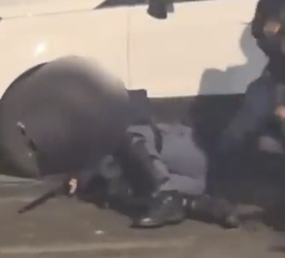 Li chiamano squadristi rossi.
Pensavo fossero comunisti 😤