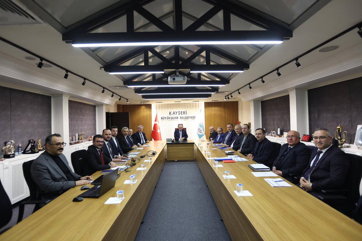 KAMUOYUNA DUYURU

Kayseri Büyükşehir Belediyesi olarak, çalışanlarımızın emeğini merkeze alan, sosyal adaleti ve ortak aklı önceleyen yönetim anlayışımız doğrultusunda yürütülen toplu iş sözleşmesi görüşmeleri karşılıklı uzlaşıyla tamamlanmıştır.

Bu kapsamda; Kaymek A.Ş., Spor