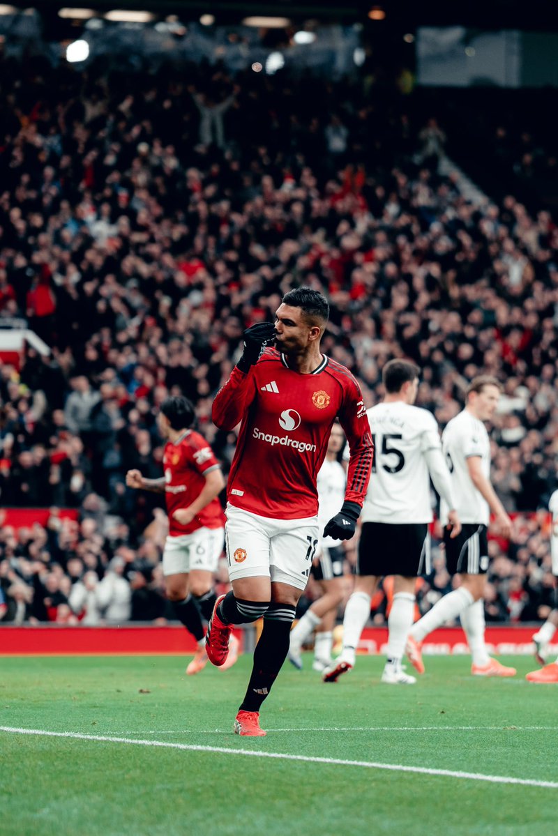 Casemiro's tweet image. Incredible win at home !! Congrats, lads. Come on @ManUtd !! 💪🏽