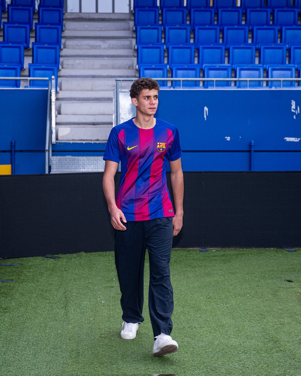 واثق الخطوة يمشي ملكاً