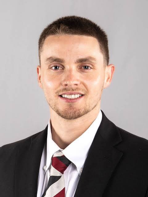 The Bengals are hiring Davis Koetter — son of former NFL coach Dirk Koetter — as their assistant wide receivers coach, per source. 

Koetter had been at Texas for two years and at South Carolina as an analyst last year.