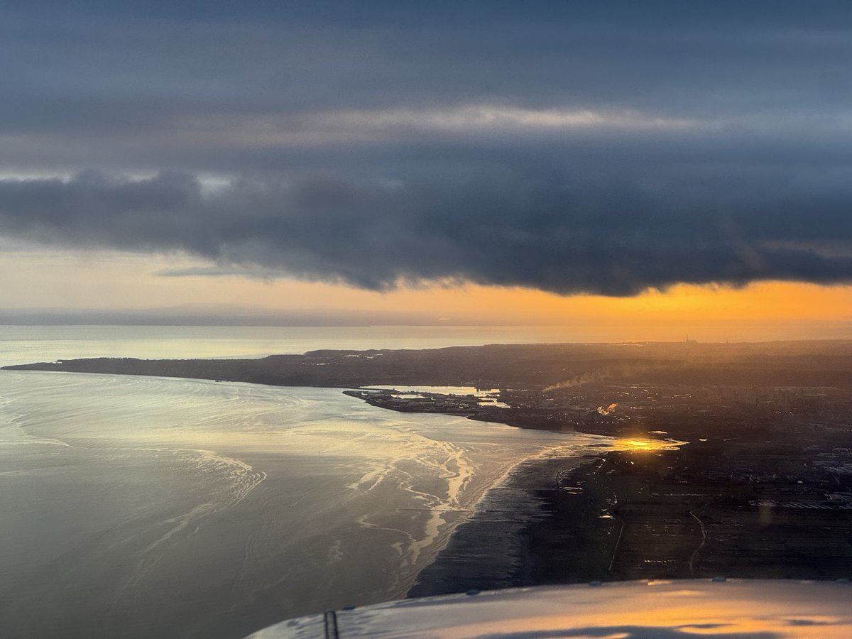 NemoF111's tweet photo. ✈️Fly over River Severn https://t.co/5Op1SGsuCQ