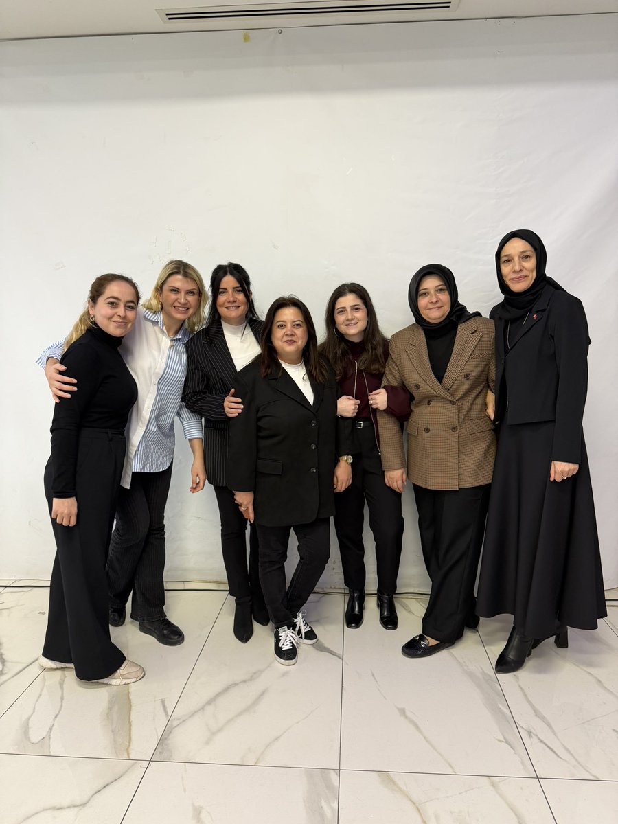 Pmkvaakkadn's tweet photo. Düzenlenmiş metin (resmi ve akıcı):
TBMM KEFEK Başkanımız, Sakarya Milletvekilimiz Sayın Çiğdem Erdoğan ile Kadın Kolları Genel Merkez MKYK Üyemiz ve İl Koordinatörümüz İpar Katre’nin katılımlarıyla AK Parti Sakarya İl Kadın Kolları Çalıştay Programımızı gerçekleştirdik.
@AKKADINGM 
@tugbaisikercan 
@akkadin_sakarya 
@mimduygucetin