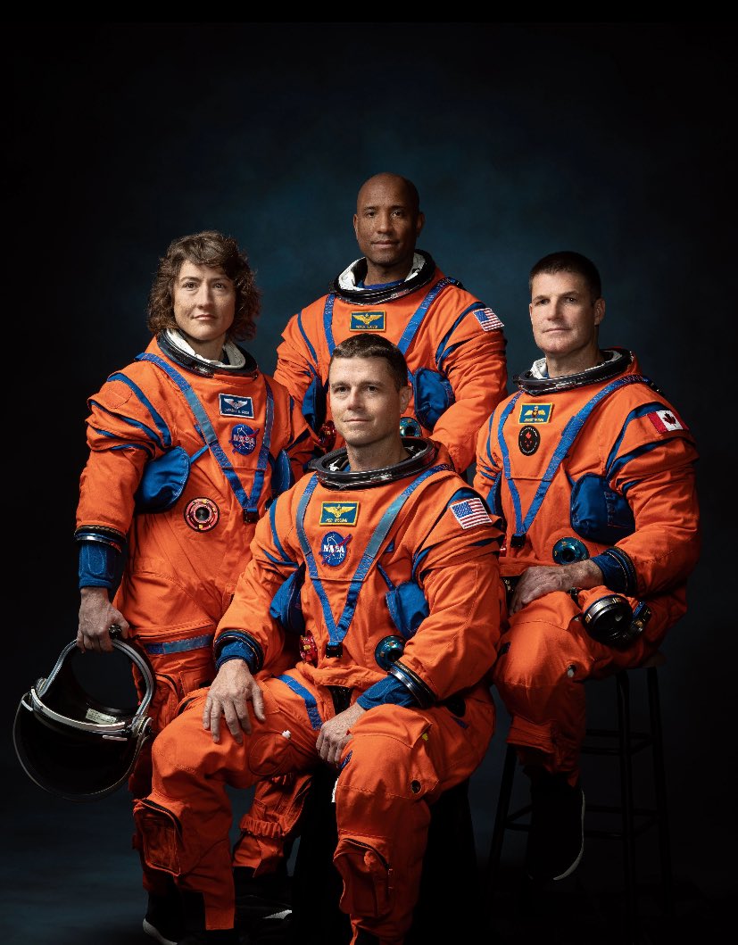 astronomiaum's tweet photo. 🚨URGENTE: A NASA enviará HUMANOS à Lua em 8 de fevereiro, pela primeira vez em 54 anos. 

Cobertura completa desse lançamento histórico em nosso perfil. Siga e ative as notificações. https://t.co/pwxFCo3mQH