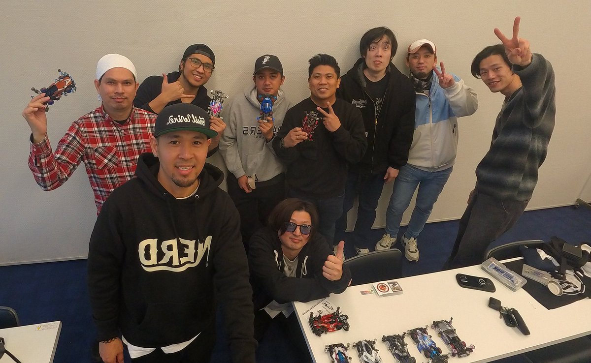 PaoloSergio28's tweet photo. くいだおれGP 最高に楽しかったです！🔥
​主催者の方々、参加者の皆さん、熱いレースをありがとうございました！
​そして、Tomozoneの仲間本当にありがとう。みんなのアドバイスのおかげ入賞できました！ やっぱりミニ四駆は最高ですね。また宜しくお願いします🙇🏻‍♂️ https://t.co/B5oN1aoZTg