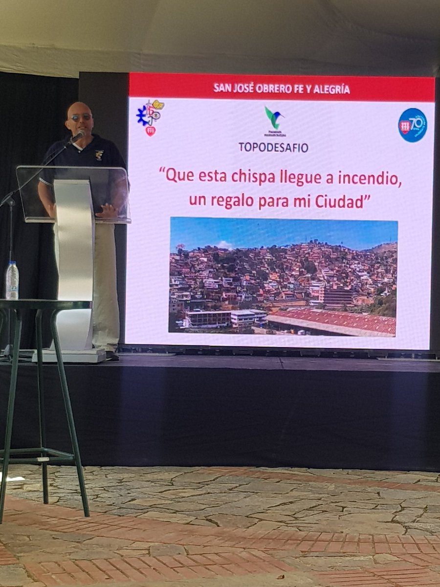 Topotepuy's tweet photo. Fe y Alegria con sus 173 colegios presente en el #TopoDesafio, participaron 5to año electronica, y construccion civil. Reciclar Reutilizar y rediseñar. Tranformar contenedores de desechos. Recuperando espacios publicos https://t.co/OKlBGDCKbz