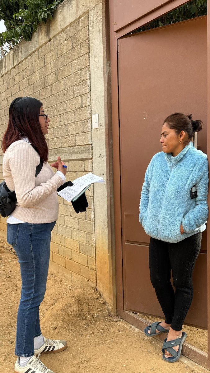 Hoy Domingo en territorio, participando en el Mega Tequio de Censo del programa Agua para Todos, impulsado por nuestro gobernador
<a href="/salomonj/">Salomón Jara Cruz</a>
Recorrimos casa por casa la Col. Las Águilas, en Santa Cruz Xoxocotlán, llevando su saludo y respaldo.