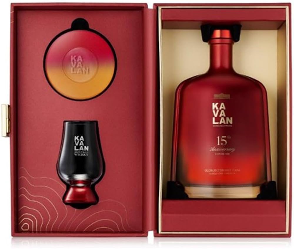 hitokutiwhisky's tweet photo. ✨🎁フォロー&amp;リポストで #プレゼント 🎁✨

1名様に…🥃
【 #カバラン の限定品の香りのする空瓶&amp;箱&amp;グラス等】
5名様に…🥃🥃🥃
【高級ウィスキーお試し飲み比べセット（各30ml小瓶 / 3ピース）】

応募受付は【2月15日】まで😌
お見逃しなく、奮ってご参加ください🥳

#kavalan https://t.co/s8GbBNGWW5
