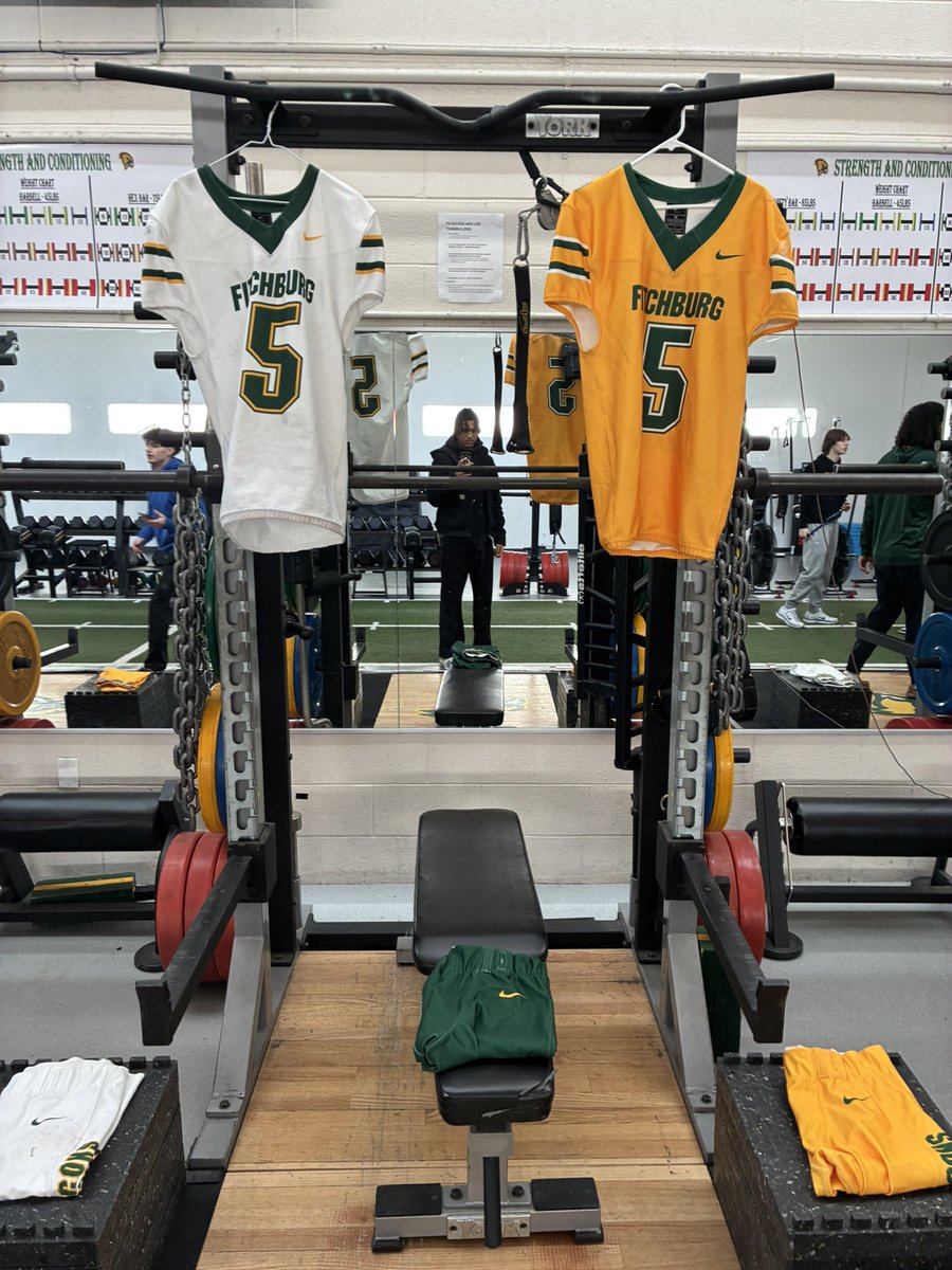 IsaiahHard2048's tweet photo. After a great night with @FSUFalconsFB and @CoachIz_Abraham I am blessed to receive my first offer from Fitchburg can’t wait to get back on campus love the atmosphere and energy https://t.co/bIybvhSoKO